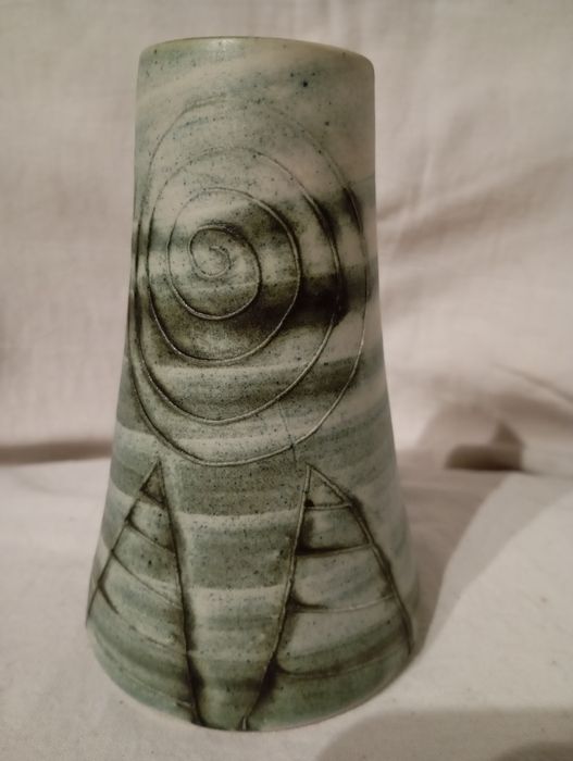 Zielony wazonik ceramiczny 14cm