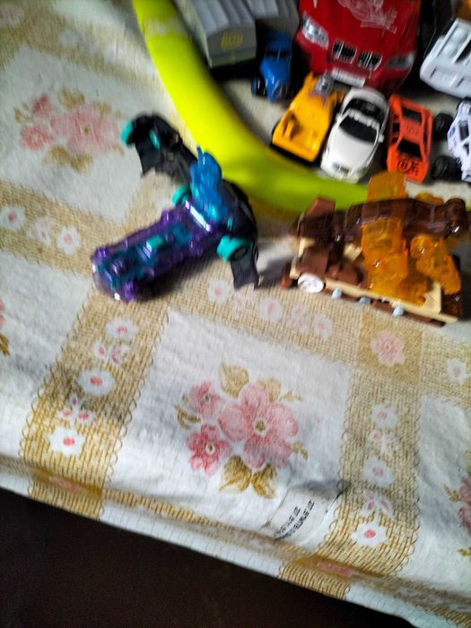 Дитячі іграшкові машинки