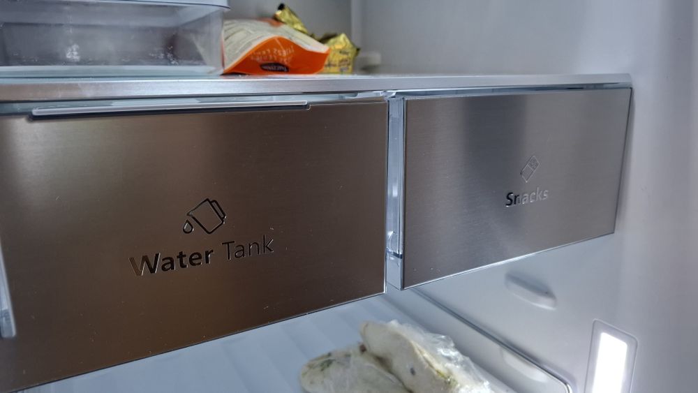 Lodówka Hisense Side by Side No Frost- czarna, kostkarka podajnik wody