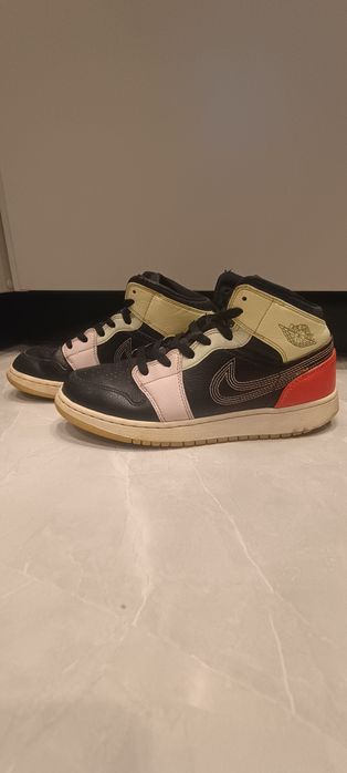 Nike air Jordan 1 mid glow in the dark