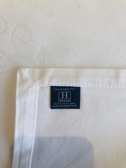 Toalha de mesa e 8 guardanapos | branco