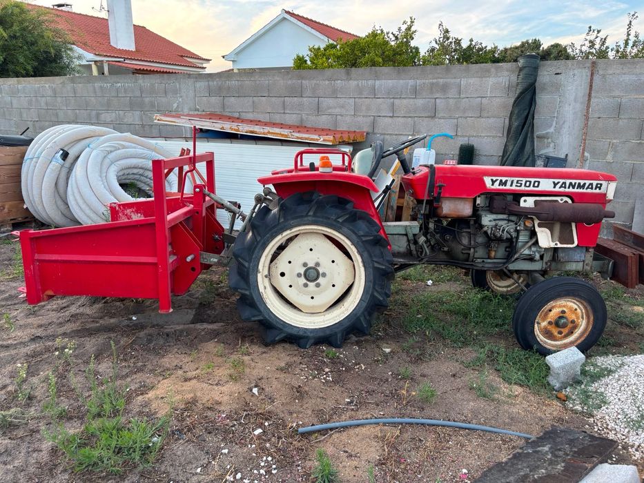 Trator agrícola impecável