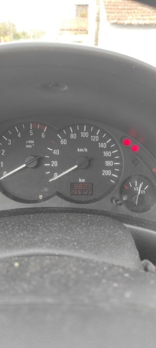 Corsa C 1.7 CDTI Económico — Revisões e Seguro em Dia