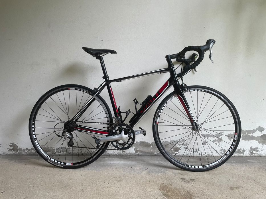 Bicicleta de estrada GIANT DEFY 2