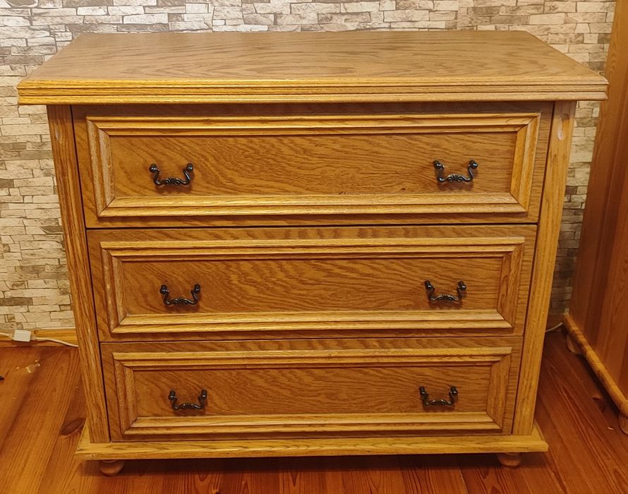 Komoda z czasów PRL