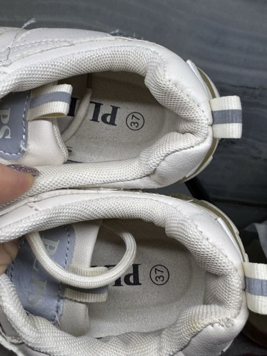 Кросівки  37 розмір