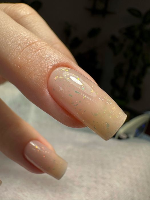 Нігті (нарощування, манікюр та педикюр). Левітана. Світло є!