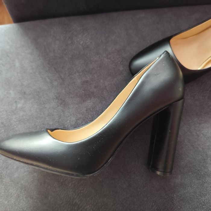 Buty damskie 40/41 na słupku