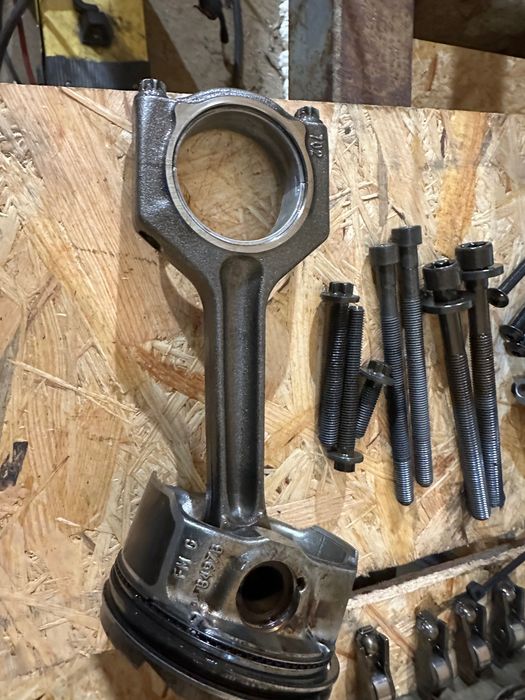 Korbowód+tłok BMW n54b30