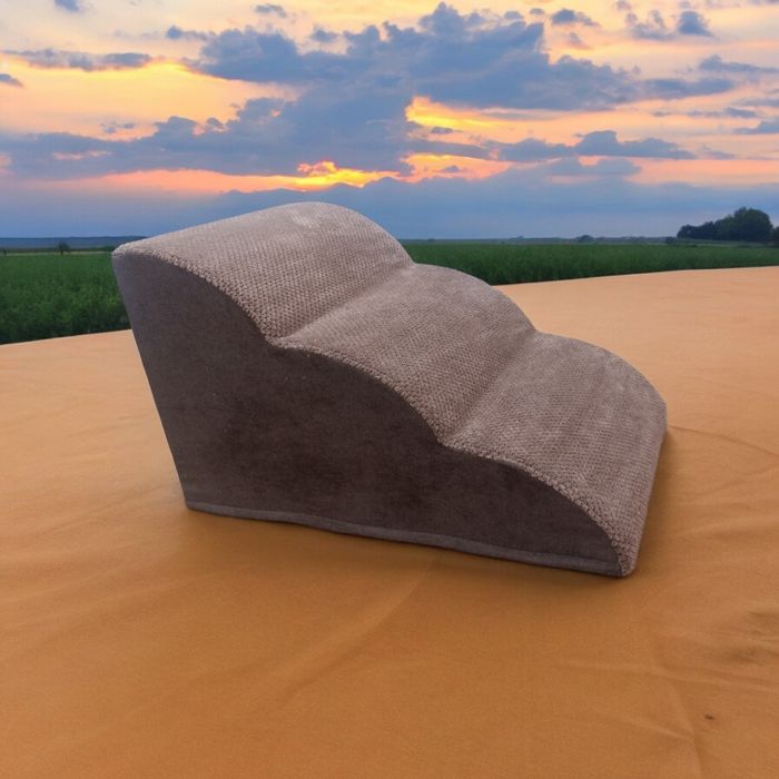 Продам лесенку-пандус для таксы и других маленьких собак