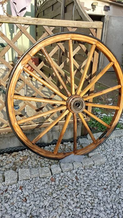 Drewniane koła od wozu
