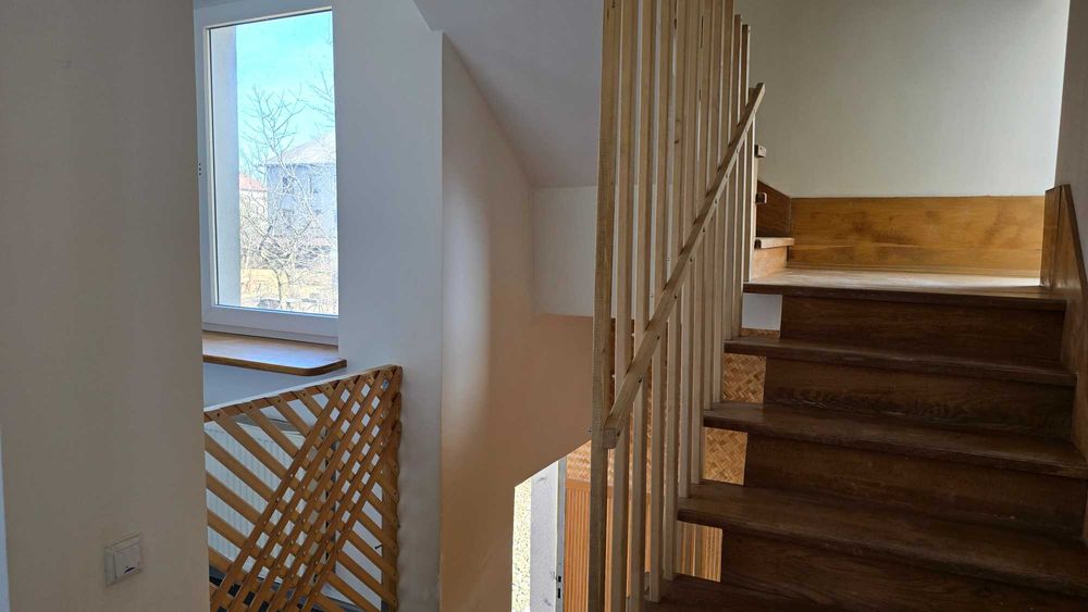 Добротний напівособняк з ремонтом та ділянкою у чудовому місці