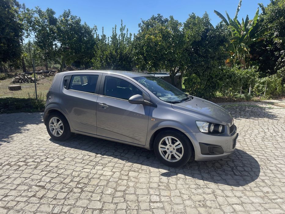 Chevrolet Aveo 1.2 LS (2012) – Apenas 82000 km | Engate Reboque