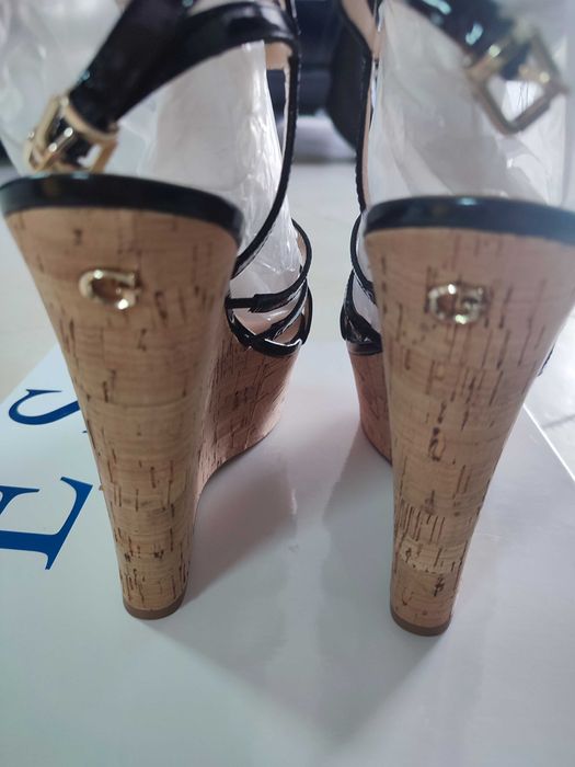 Sandálias Guess-novas