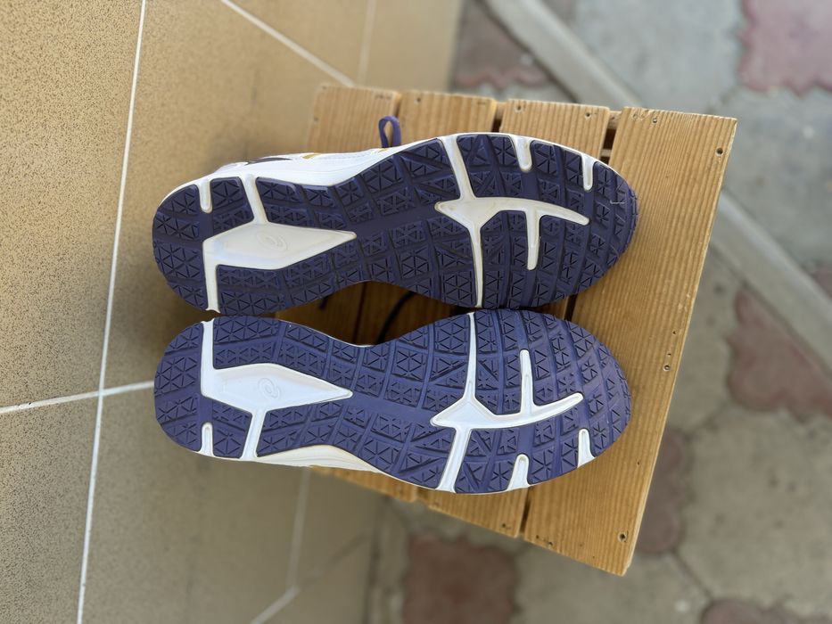 ASICS кросовки кросівки бігові оригінал