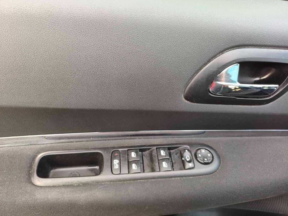 Продам автомобіль Peugeot 5008