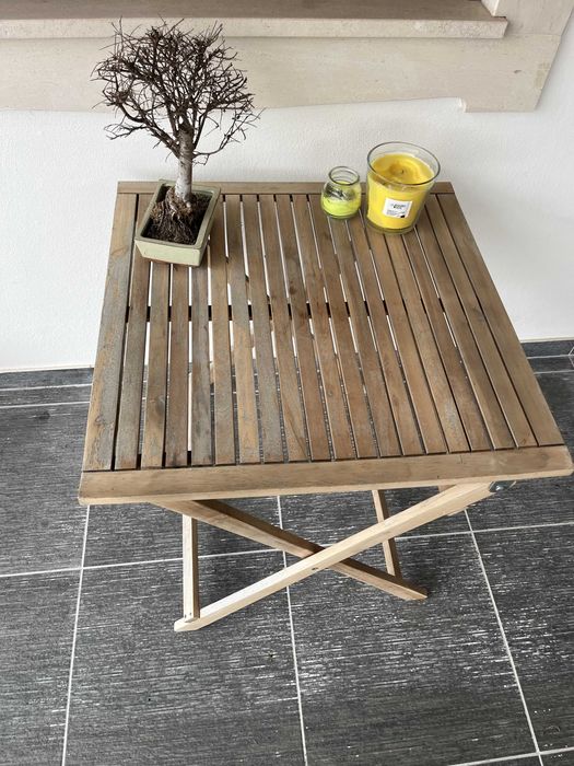 Mesa de jardim dobrável em madeira