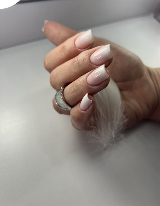 Stylizacja paznokci z dojazdem do domu 130zł