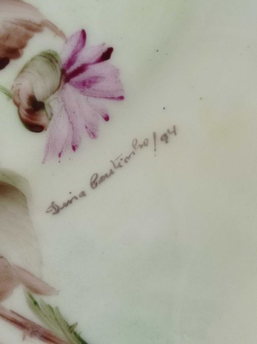 Conjunto de três pratos pintados à mão