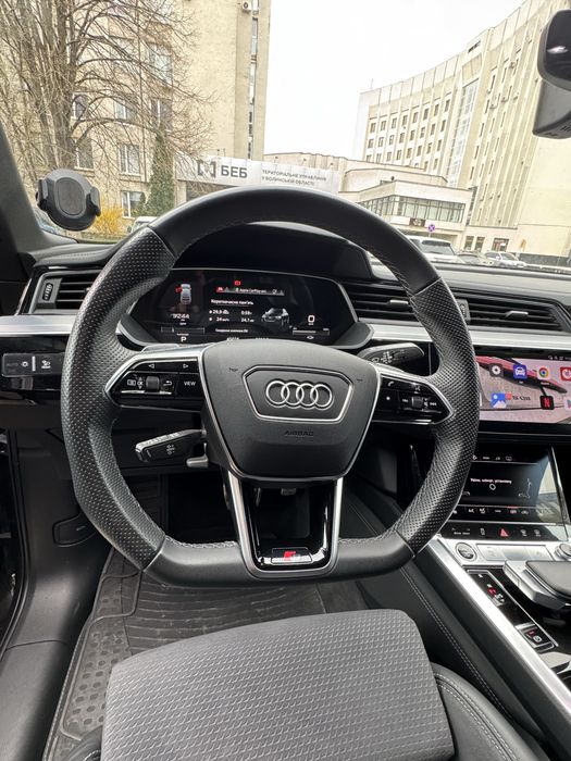 Продам Audi Q8 e-trone Europe