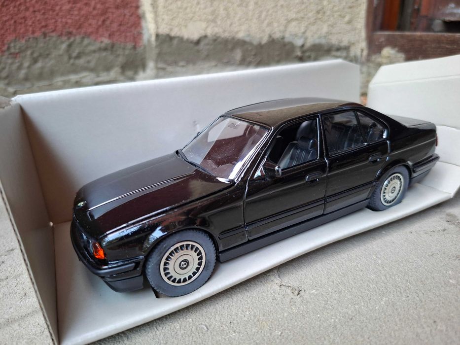 BMW 535i E34 Schabak 1:24 model samochodu
