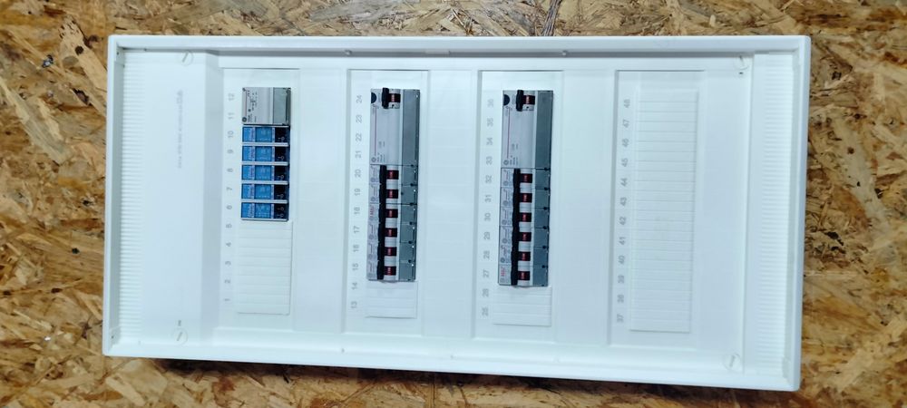 Rozdzielnica Hager Volta natynkowa