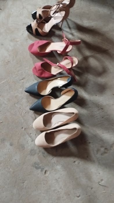 Взуття жіноче весна-літо, осінь-зима різних розмірів на підборах і без