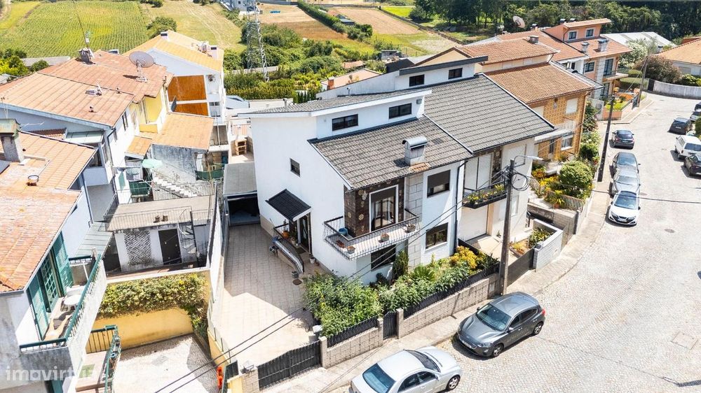Moradia T3+1 Renovada em Fânzeres (Seixo).Garagem, Jardim e...