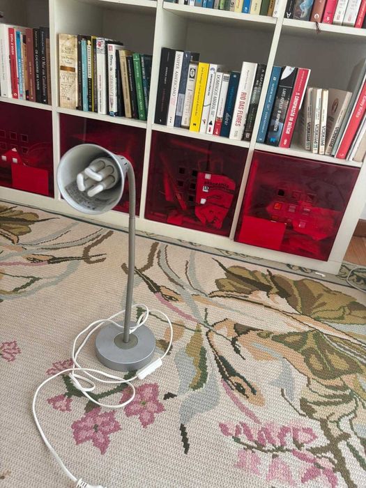 Candeeiro de Secretária com Pescoço Flexível Prateado – Estilo IKEA