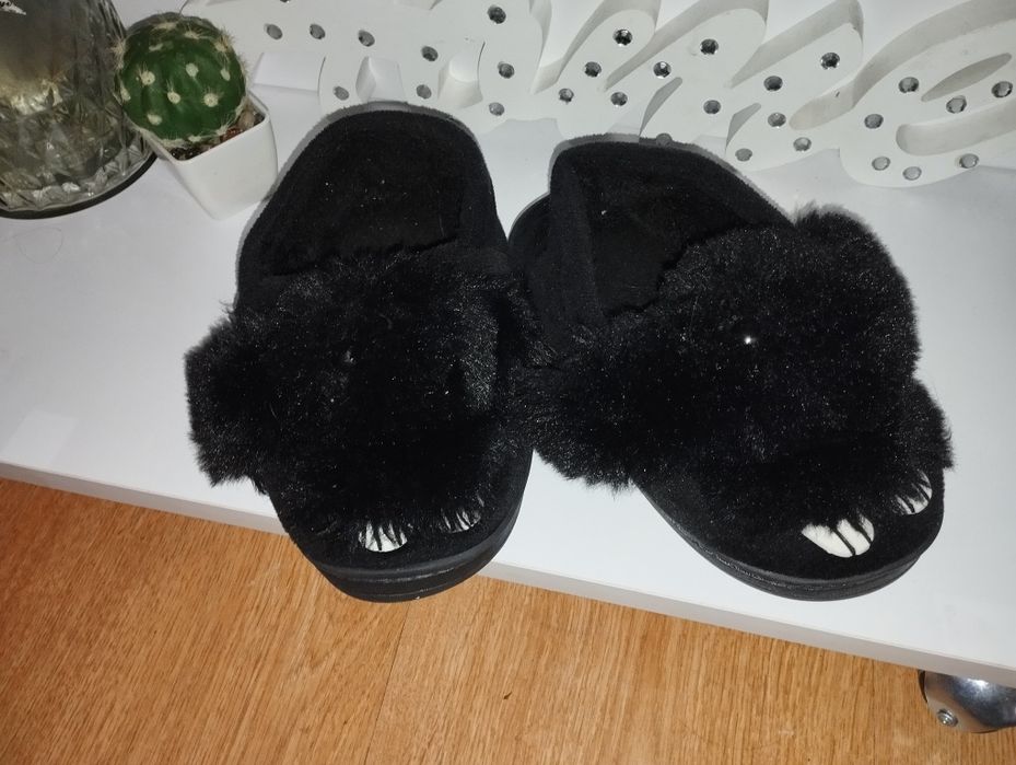 Кімнатні капці для дівчинки