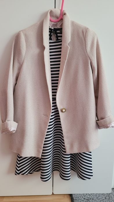 Sukienka w paski plus zakiet zlotu reserved 128