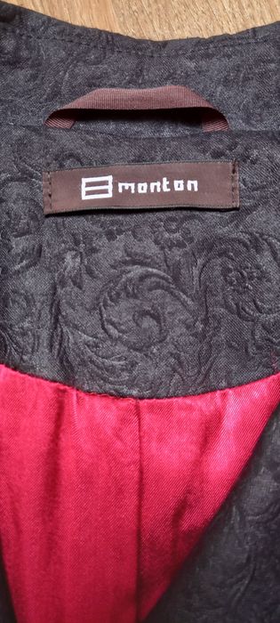 Czarny płaszcz Monton r.36, taliowany