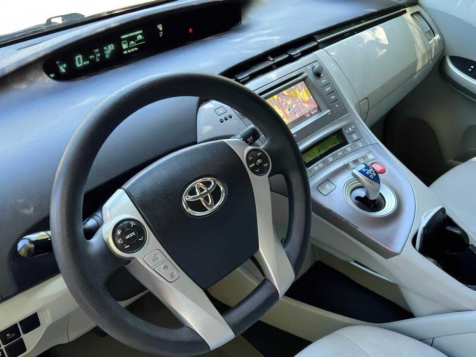 Toyota Prius Four      2015