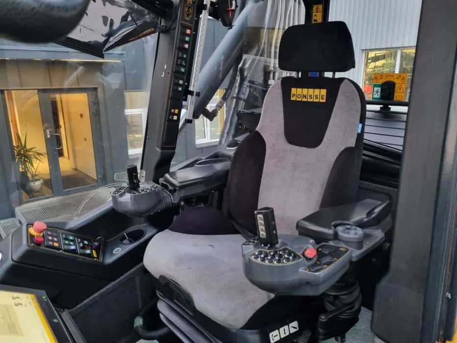 Ponsse Scorpion 8w Harvester