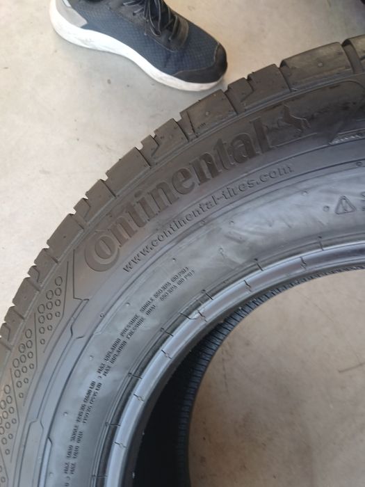 4 pneus 235 65 r16C Continental