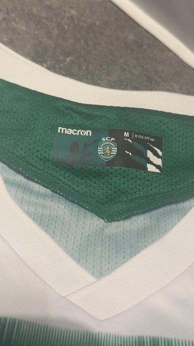 Camisola do Sporting assinada por todos os jogadores