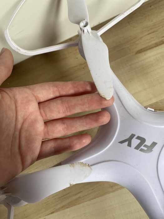 Dron latający fly