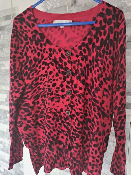 Czerwono-czarny dziewczęcy sweterek rozm.S lub rozm.na 10 lat