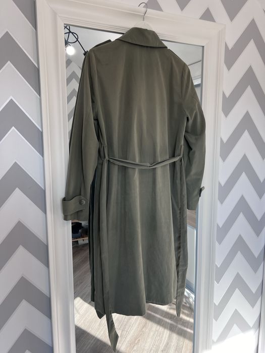 Жіночий тренч reserved