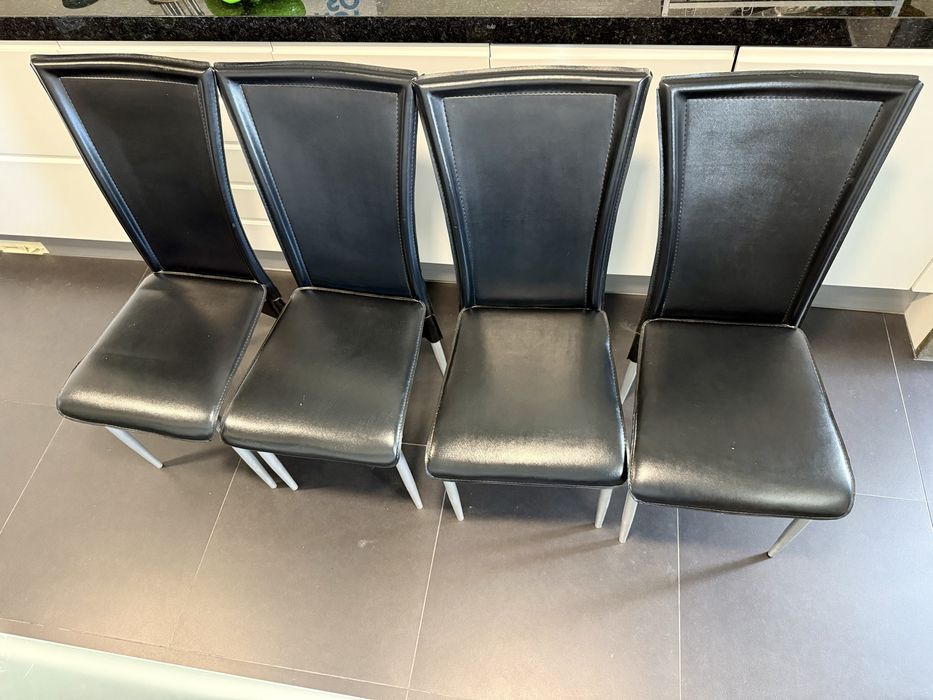 Mesa de Vidro com 4 Cadeiras
