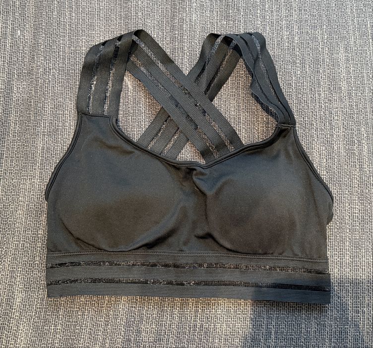 Top desportivo preto