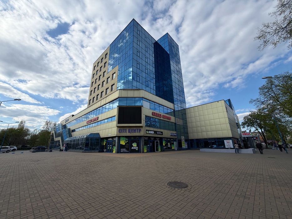 Фасадне приміщення в центрі, вул. Благовісна-Смілянська