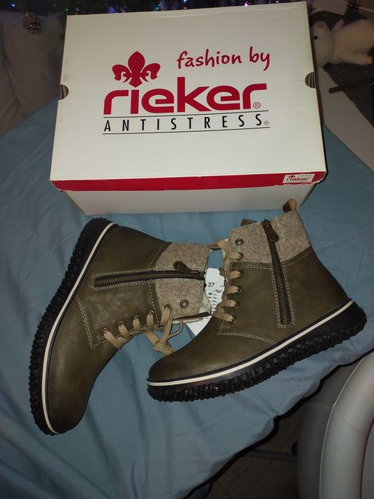 Zimowe buty marki Rieker