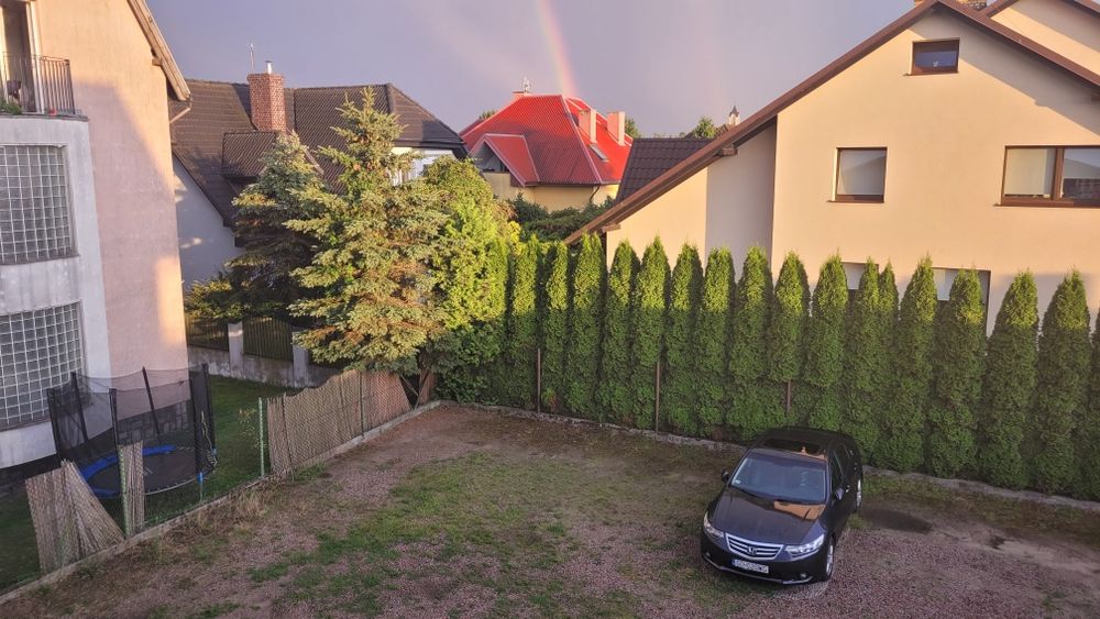 Wynajmę dom pod biura,gabinety możliwość podzielenia go  na  mieszkanie plus działalność  ma dużo  garaż plus  dwa magazynki jest  parking