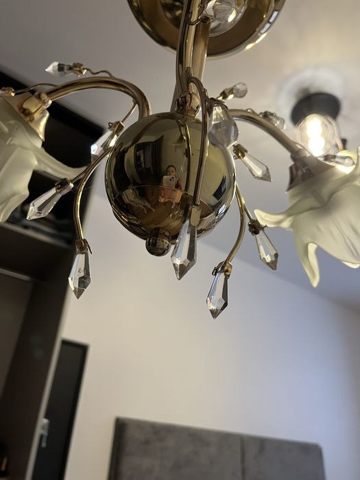 Продам люстру