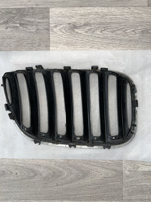 Ноздри Решітки радіатора на рестайлінг капот на BMW X5 E53