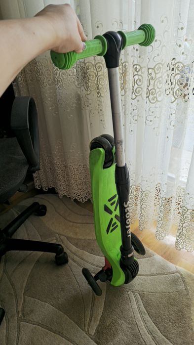 Дитячій самокат складний