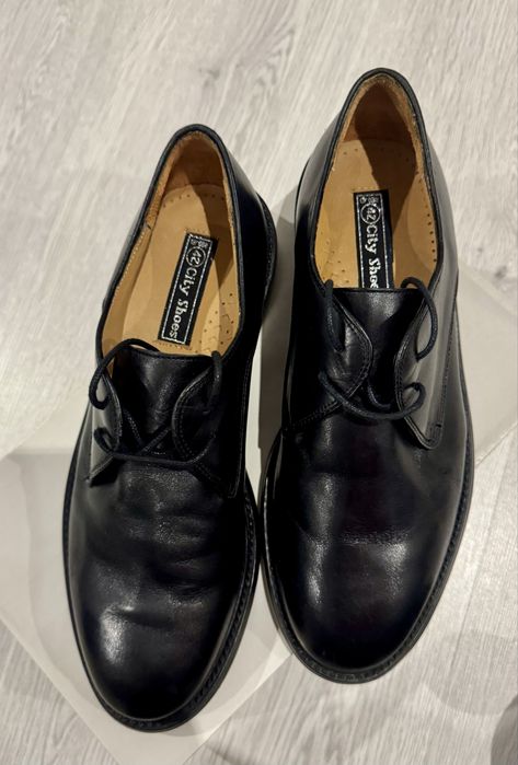 Sapatos pretos em couro novos 42