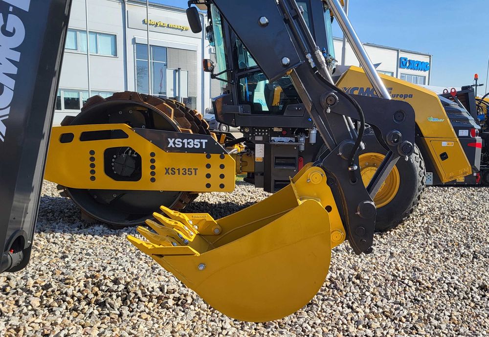 Koparko ładowarka XCMG XC8-S3580