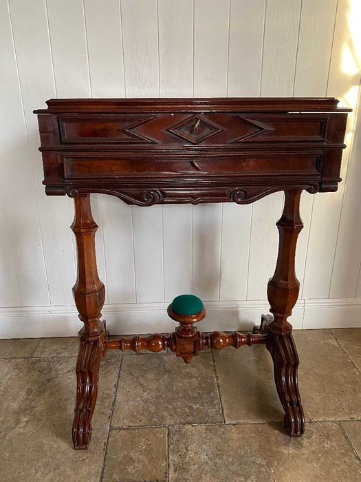 Piękny stolik niciak -koniec XIX wieku